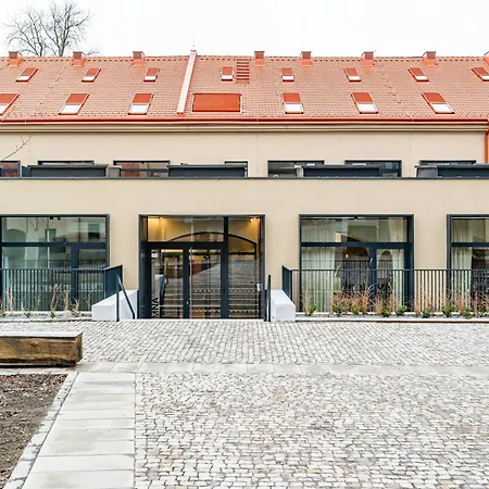 Days - One Bedroom With Garage And Workspace Apartament Praga