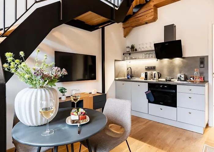 Apartment Days - One Bedroom With Garage And Workspace *