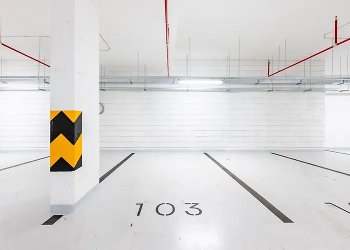 Days - One Bedroom With Garage And Workspace Apartment *