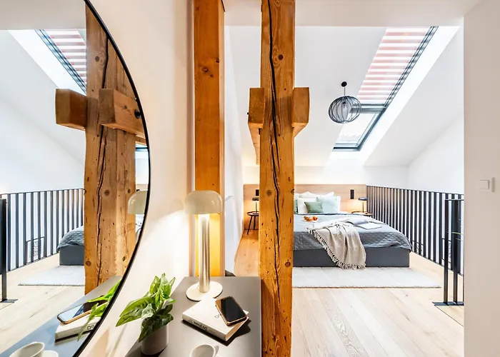 Days - One Bedroom With Garage And Workspace