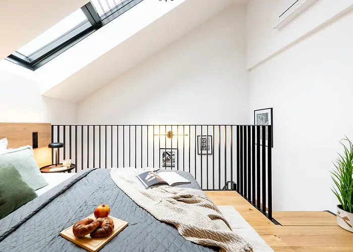 Days - One Bedroom With Garage And Workspace