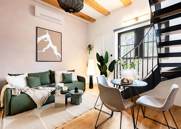Apartment Days - One Bedroom With Garage And Workspace