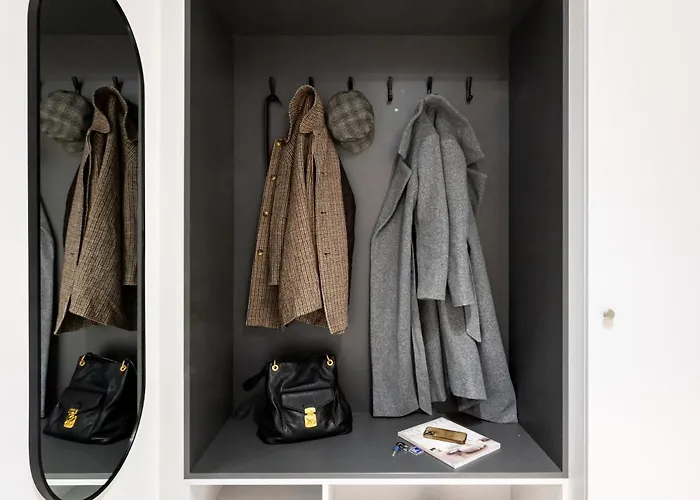 Days - One Bedroom With Garage And Workspace *