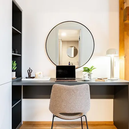 Days - One Bedroom With Garage And Workspace * 布拉格