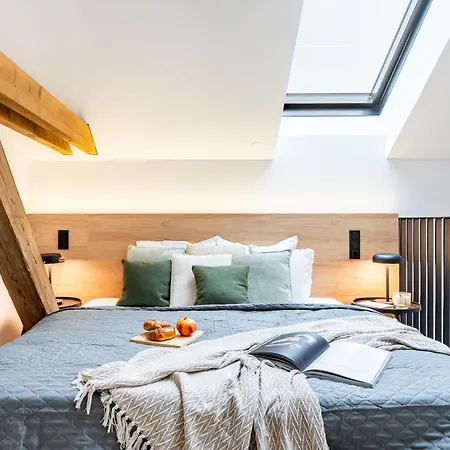 Days - One Bedroom With Garage And Workspace شقة براغ