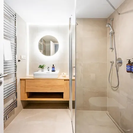 דירה Days - One Bedroom With Garage And Workspace פראג