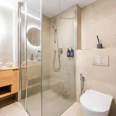 Days - One Bedroom With Garage And Workspace شقة